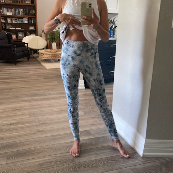 LuluLemon leggings - Size 4 - Picture 3 of 10